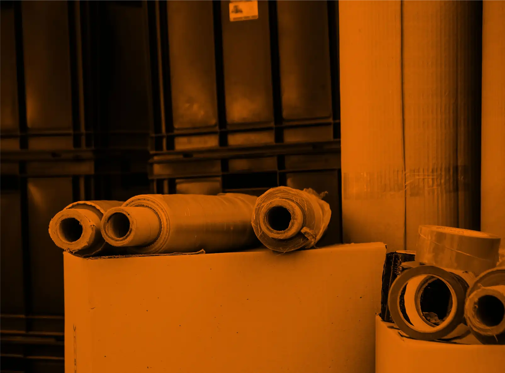 Camión de mudanzas en la ciudad